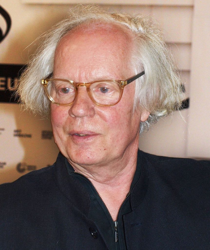 Ulf Stark i glasögon och vitt hår.