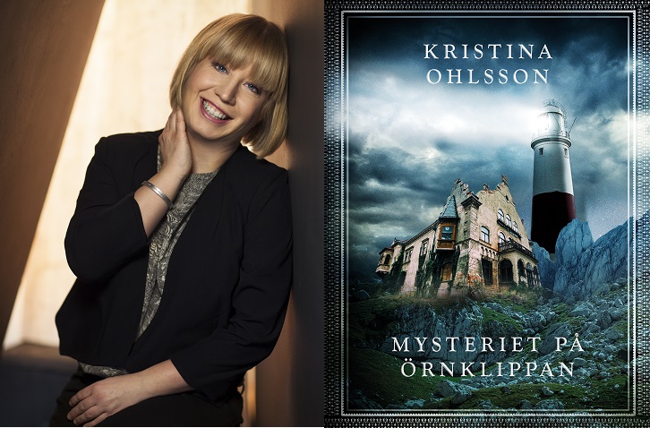 Till vänster syns Kristina. Hon har blont halvlångt hår och lugg, och svart kavaj. Till höger syns bokomslaget. Det är ganska mörkt med ett stort gammalt stenhus i mitten.