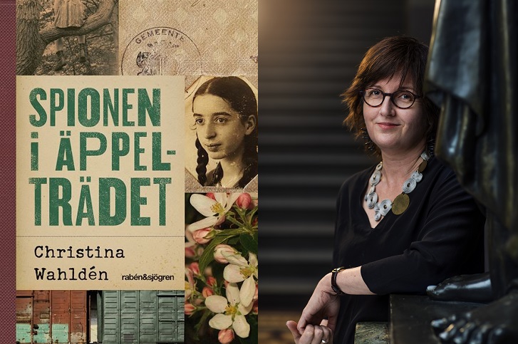 En bild på boken och en på författaren. På boken står titeln med stora bokstäver bredvid en bild på en flicka. Bilden ser väldigt gammal ut. Bredvid flickan är det äppelblommor. Föfattaren står framför en trappa. Hon har halvlångt hår, glasögon och ser ut att vara ungefär 45 år.