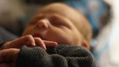 En nyfödd bebis