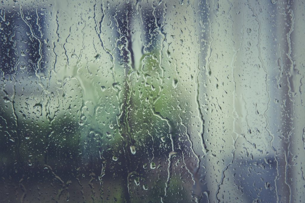 Regn på en fönsterruta